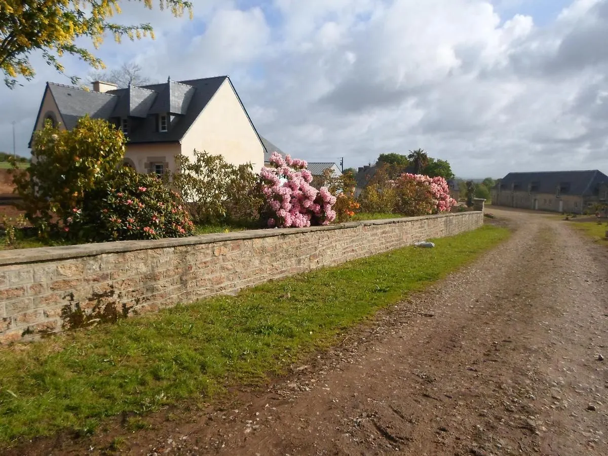Gite De La Grande Garenne Scaer 0*,  France